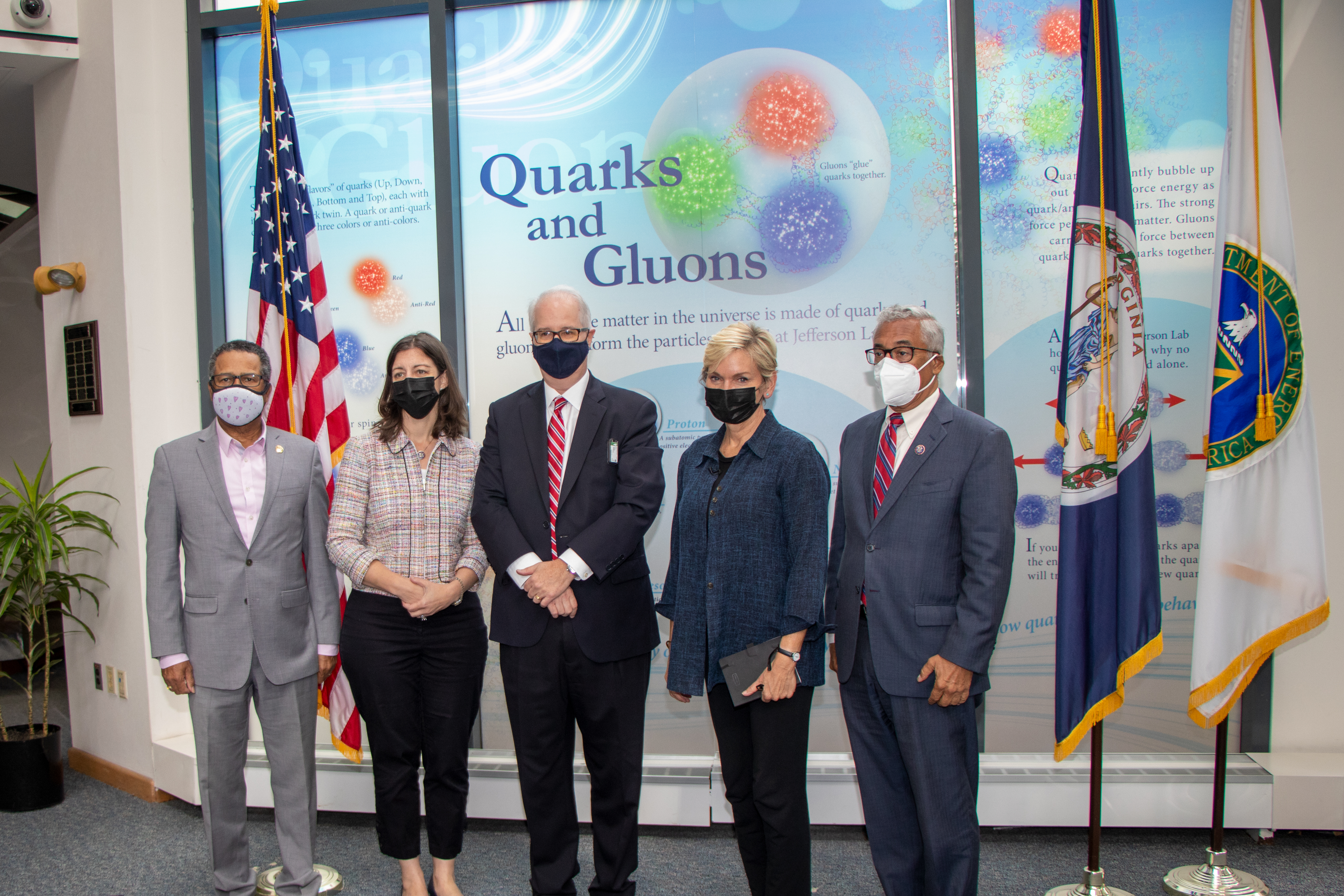 Newport News Mayor McKinley Price, Representative Elaine Luria, Jefferson Lab Director Stuart Henderson, Secretary Granholm and Representative Bobby Scott