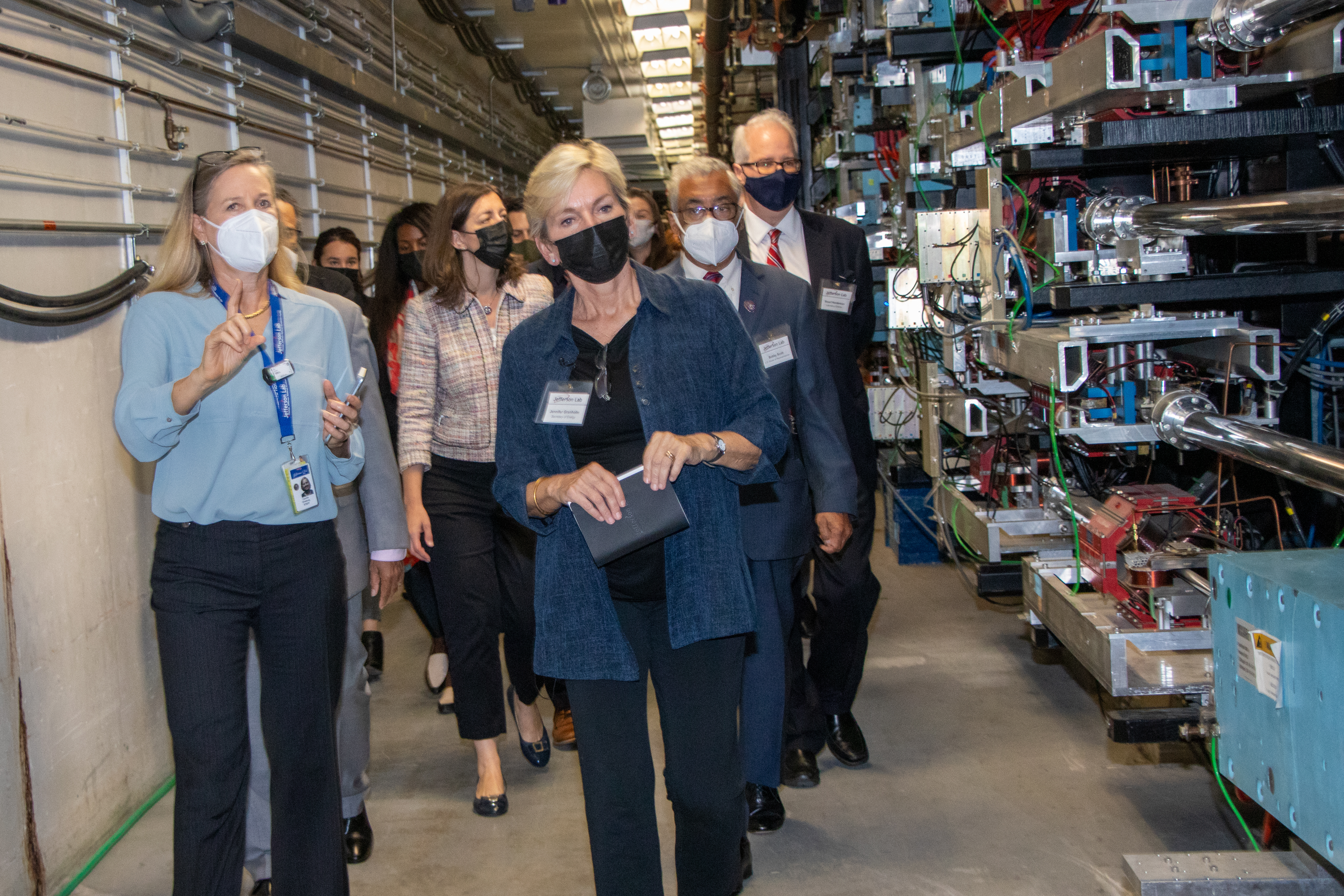 A tour in the CEBAF accelerator tunnel 